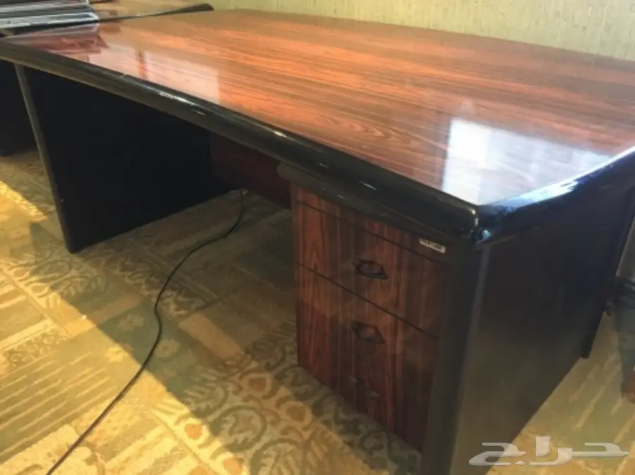 طاولات مكتبيه