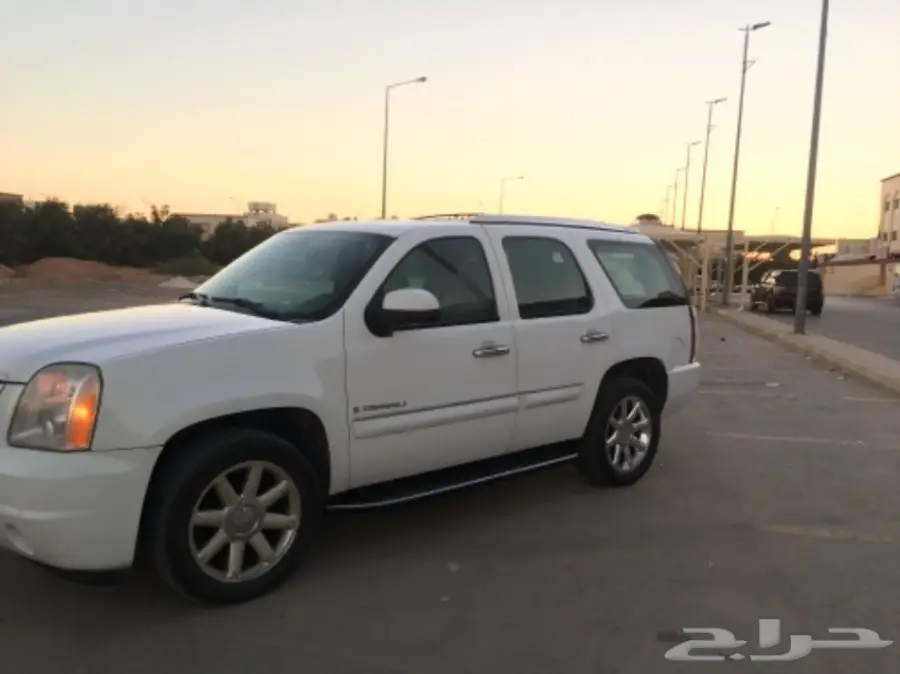 يوكن دينالي 2007 ابيض 