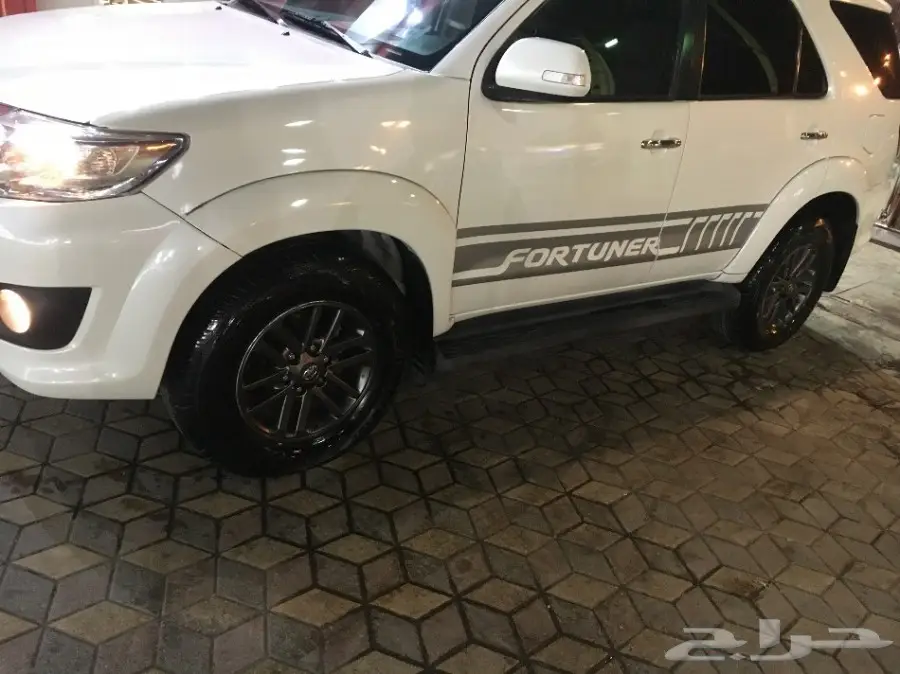 للبيع تويوتا فورتشنر دبل 4 سلندر موديل 2015 (image 4)