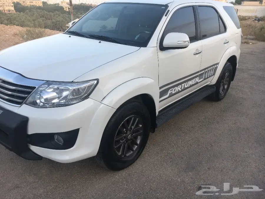 للبيع تويوتا فورتشنر دبل 4 سلندر موديل 2015 (image 7)