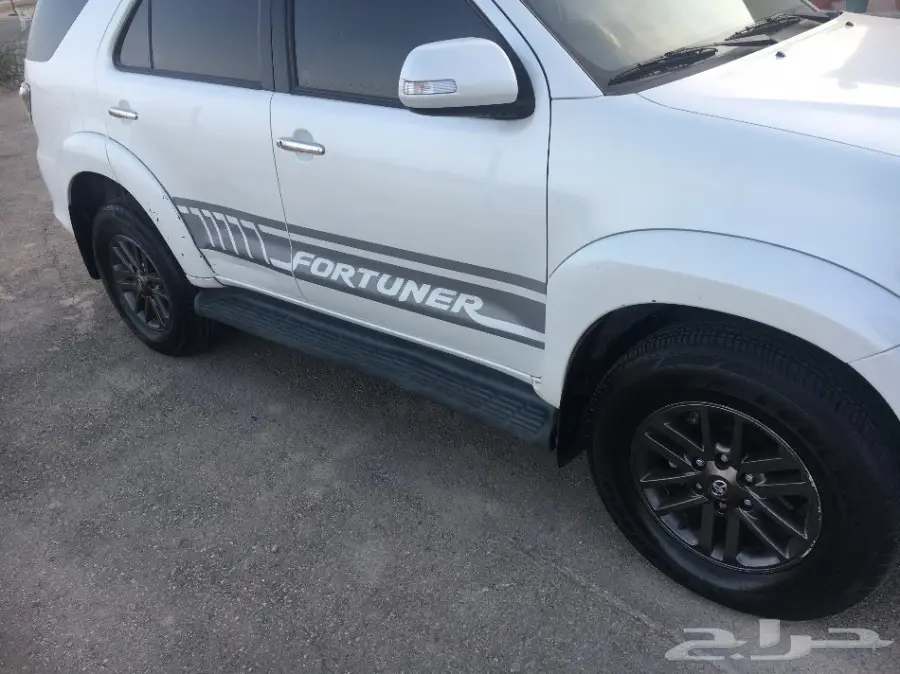 للبيع تويوتا فورتشنر دبل 4 سلندر موديل 2015 (image 10)