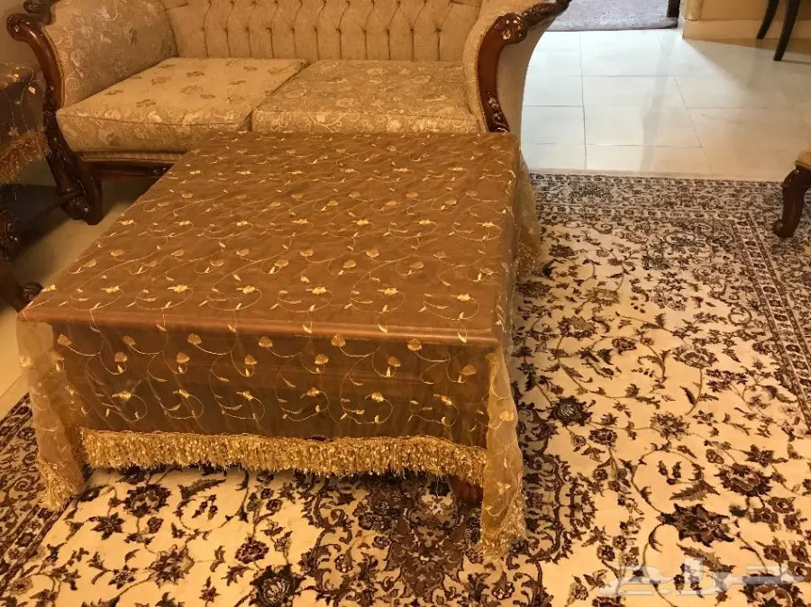 طاولة للبيع