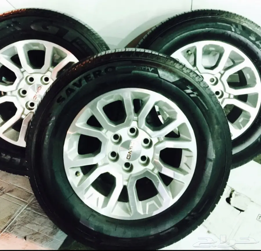 جنوط يوكن 2017 GMCالشكل النص  مع كفرات نضيفه  (image 1)