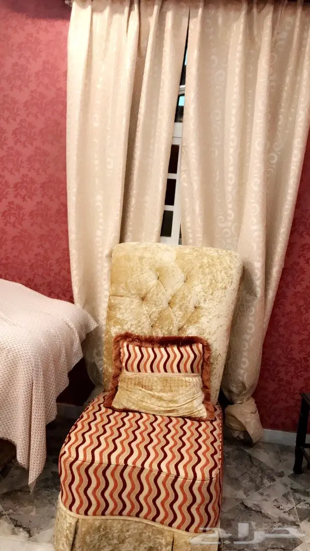 عاجل للبيع طقمين كنب بحاله جيده