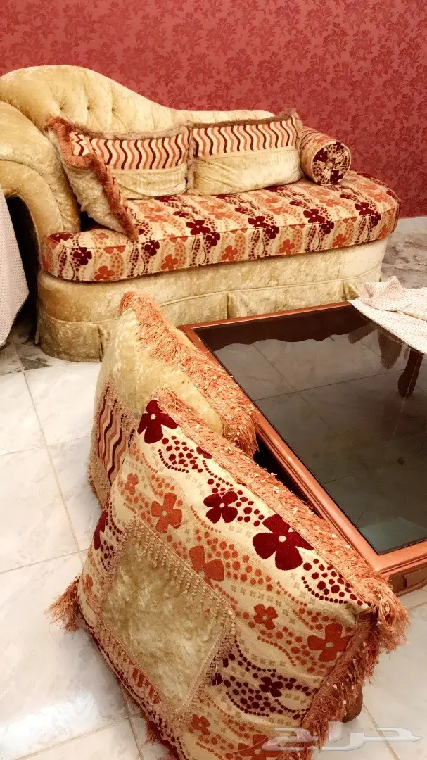 عاجل للبيع طقمين كنب بحاله جيده (image 4)