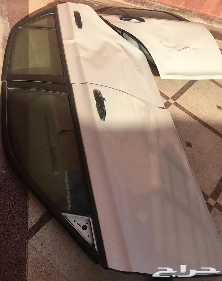 للبيع بيبان كرايسلر من 2011 الى 2018 مصدومه 