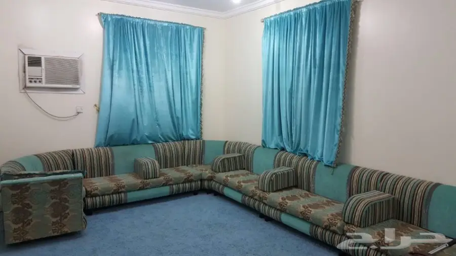 للبيع فوري: كنبة، مكيف، ومكنسة - فرصة لا تُفوّت! (image 1)