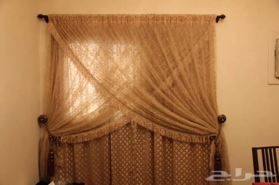 طاولة طعام و بوفيه إيكيا - غرفة نوم  (image 10)