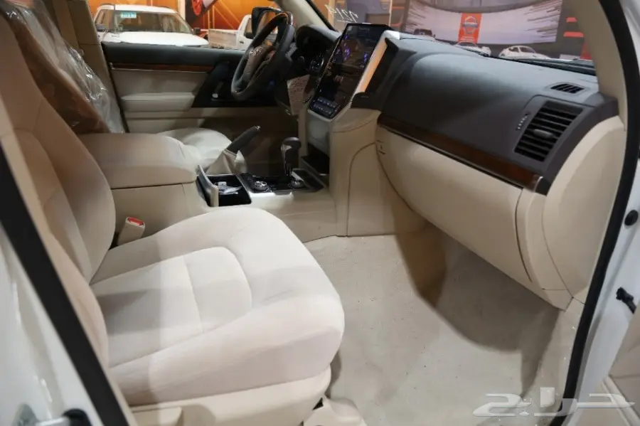 لاندكروزر GXR 3 موديل 2018 بسعر 225400 ريال (image 8)