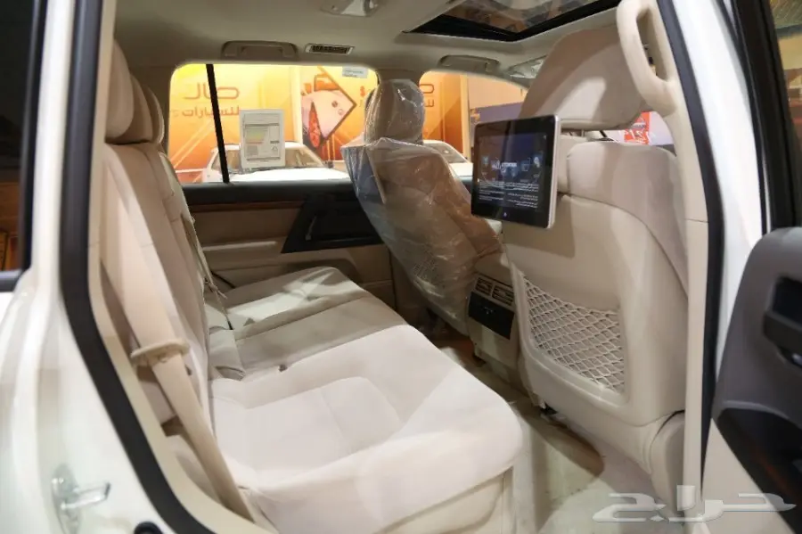 لاندكروزر GXR 3 موديل 2018 بسعر 225400 ريال (image 9)
