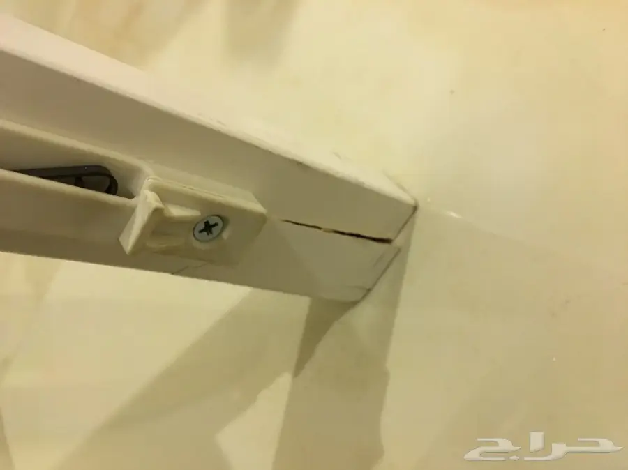 سرير طفل خشبي ابيض 