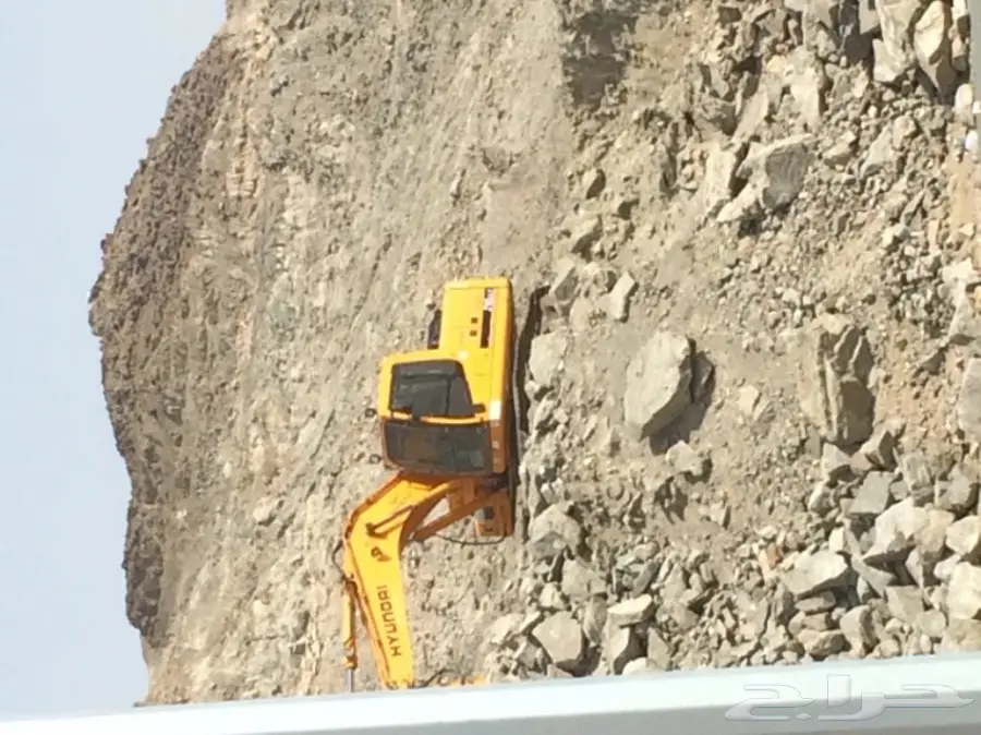 تكسير وتحريم صخور وأعمال التدعيم والترحيل (image 1)