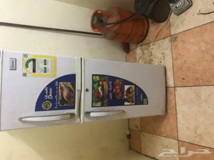 ثلاجة واسطوانه غاز ومكيف 