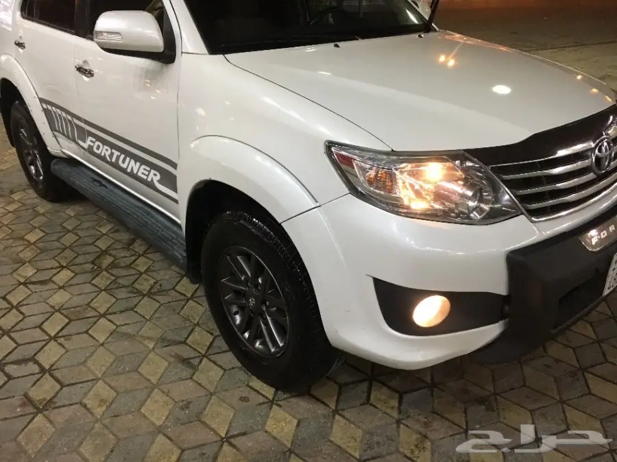 للبيع تويوتا فورتشنر دبل 4 سلندر موديل 2015 (image 1)