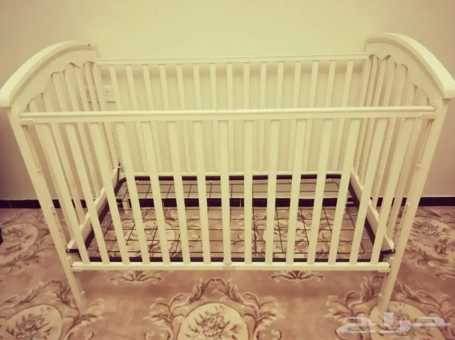للبيع سرير أطفال استخدام نظيف مآركة juniors