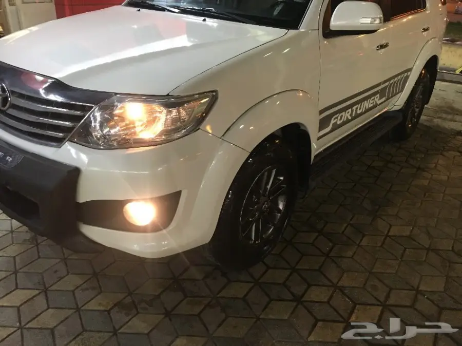 للبيع تويوتا فورتشنر دبل 4 سلندر موديل 2015 (image 5)