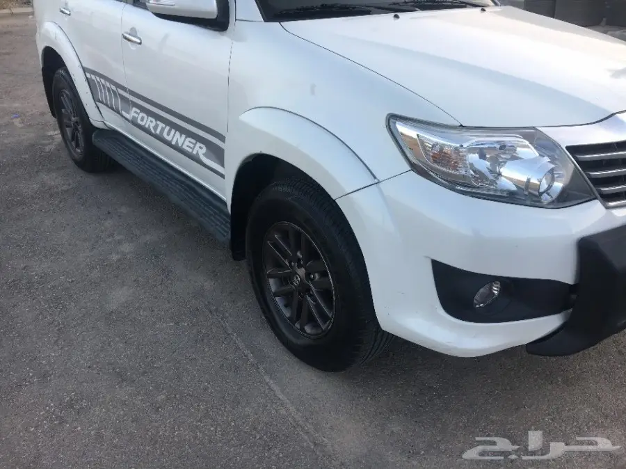 للبيع تويوتا فورتشنر دبل 4 سلندر موديل 2015 (image 9)