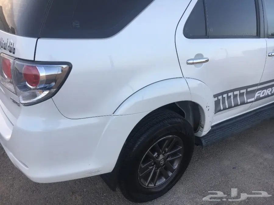 للبيع تويوتا فورتشنر دبل 4 سلندر موديل 2015 (image 12)