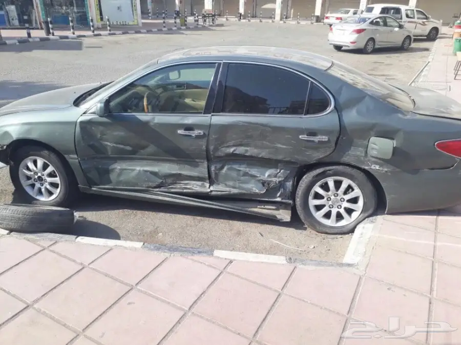 لكزس 2005 مصدومه (image 1)