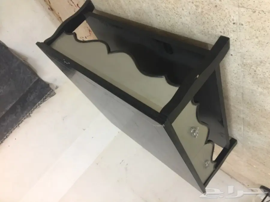 للبيع طاولات  (image 1)