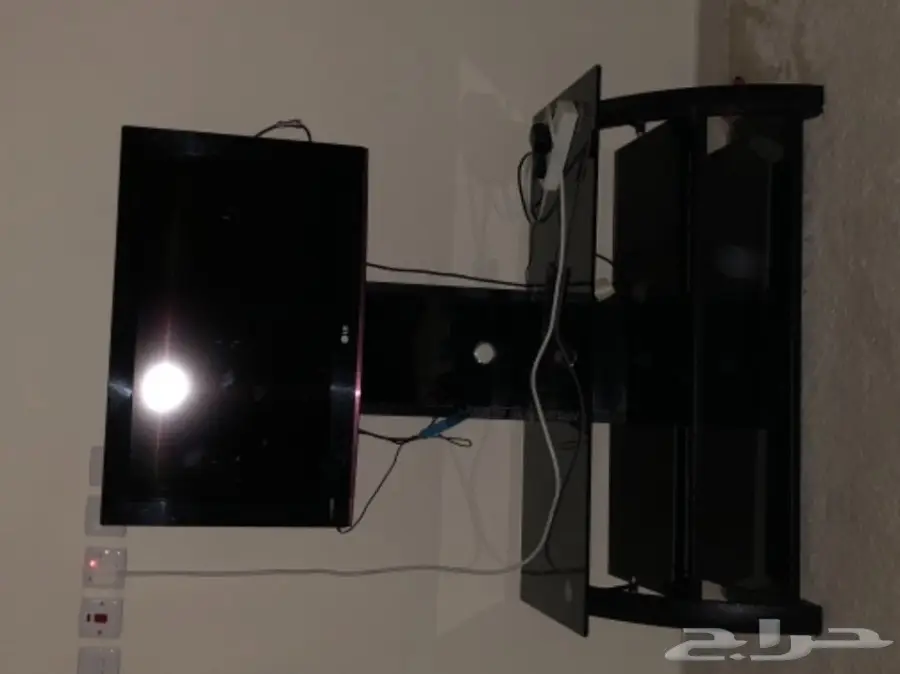 طاوله وتلفزيون للبيع