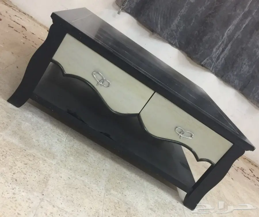 للبيع طاولات 