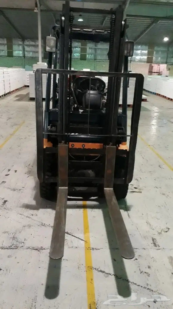 للبيع رافعة شوكية تويوتا موديل 2005  (image 1)