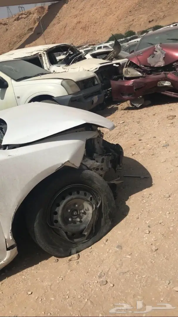 كامري 2013 ابيض مصدومه للبيع تشليح