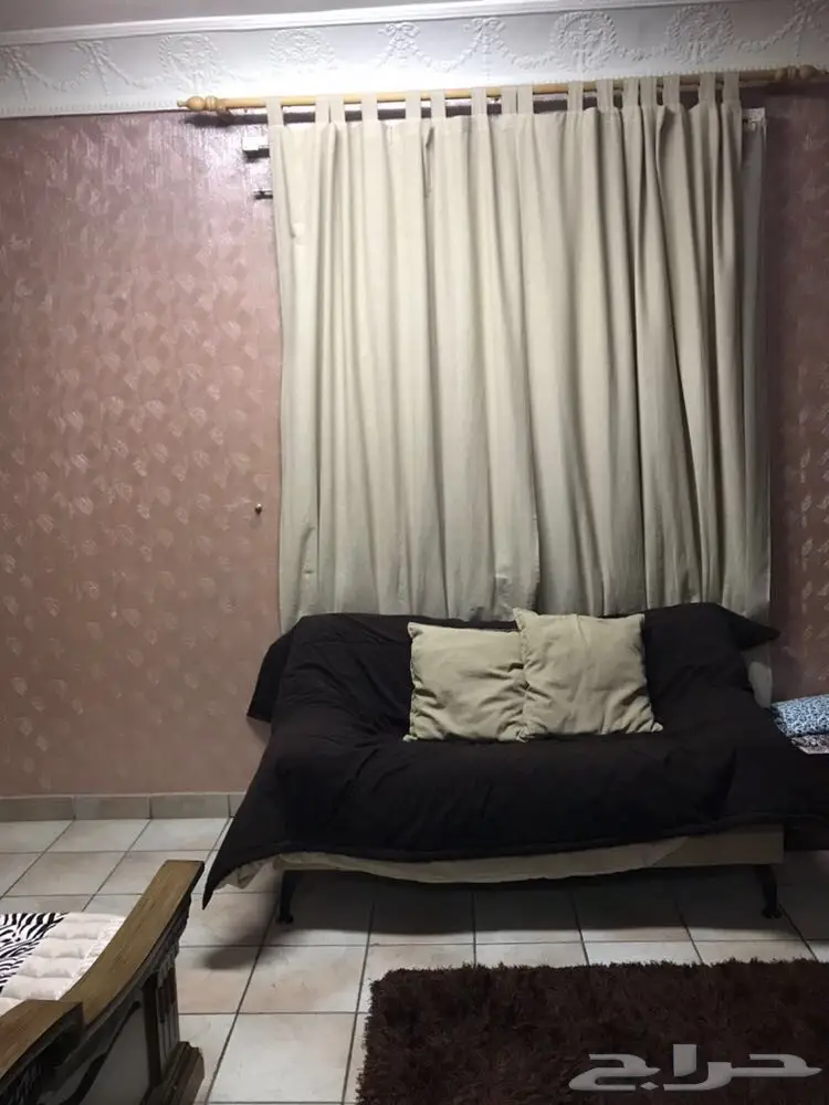 غرفة نوم كلاسيك نظيفة للبيع  (image 3)