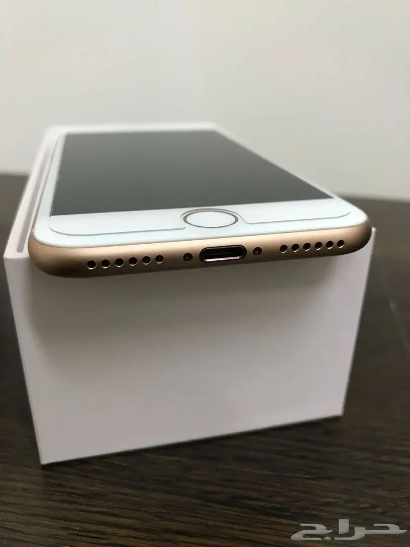ايفون 8 ذهبي - كالجديد! ضمان سنتين (image 2)
