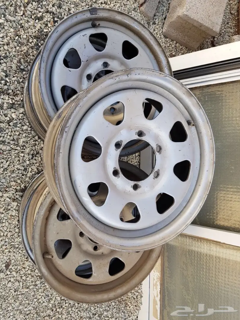 للبيع خمس جنوط نيسان اصلي