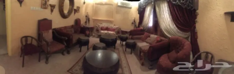 للبيع كنب نظيف مع الطاولات والستاره وابجورتين