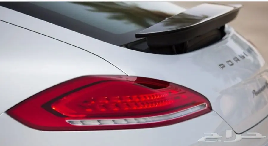 للبيع جناح و عدد 3 صدامات بورش باناميرا توربو