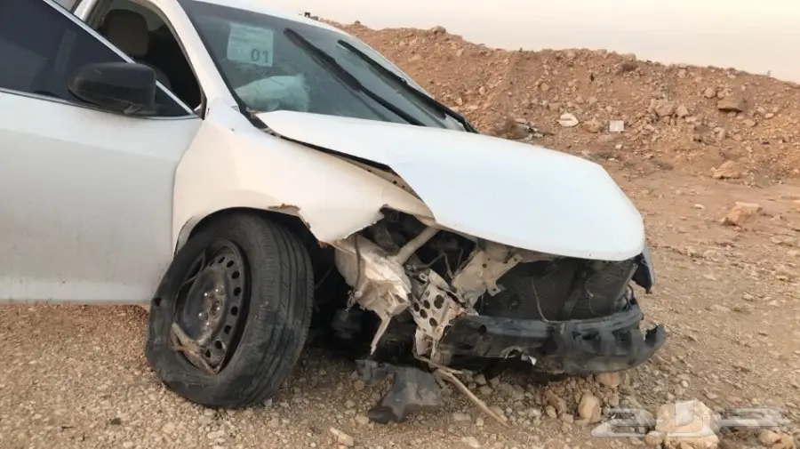 كامري 2013 ابيض مصدومه للبيع تشليح (image 1)