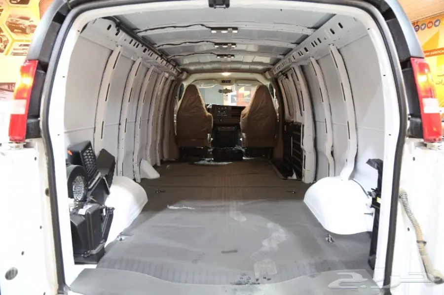 GMC فان سافانا موديل 2016 بسعر 101 الف  (image 8)