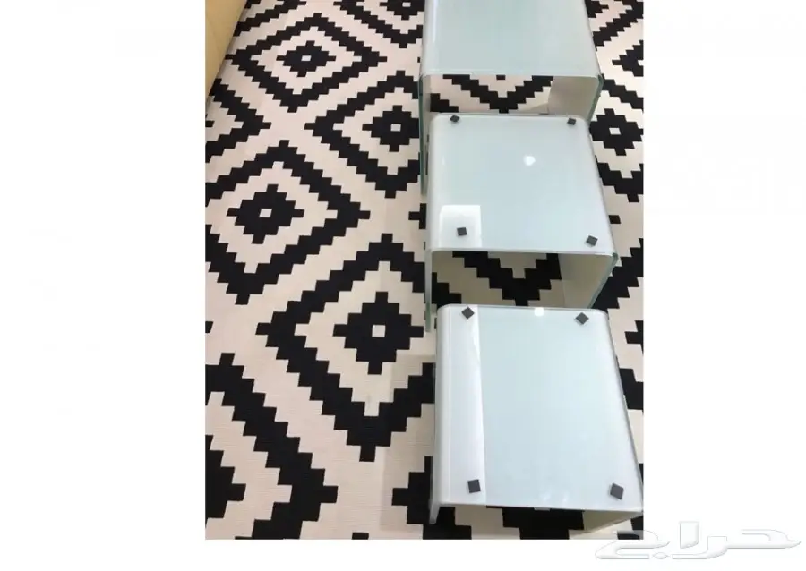 طاولات خدمه زجاج لون ثلجي 