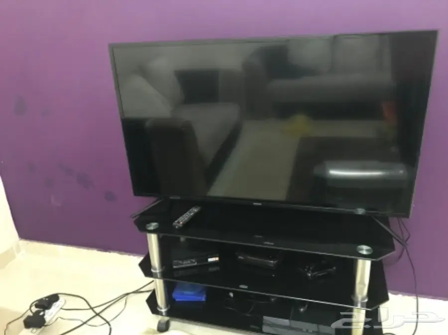 تلفزيون سامسونج 48 بوصة كسر في الشاشة مع طاول