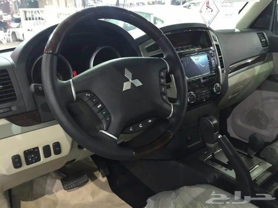 باجيرو 2017 سعودي 3.8 فل كامل علامات ذهبية (image 14)