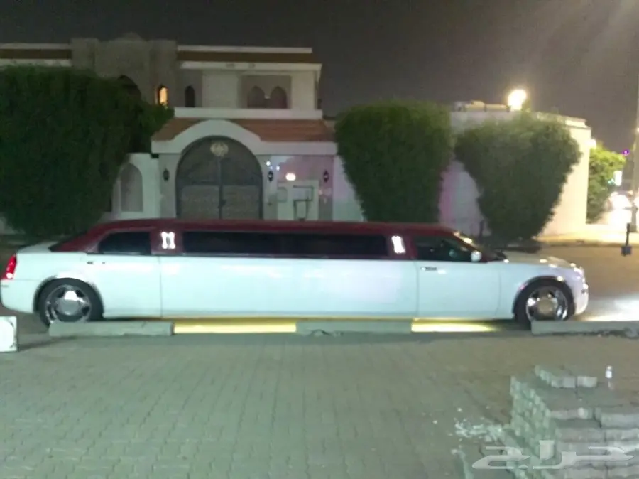 للبيع كرايسلر ليموزين ستريتش ابيض لولي جديد  (image 2)