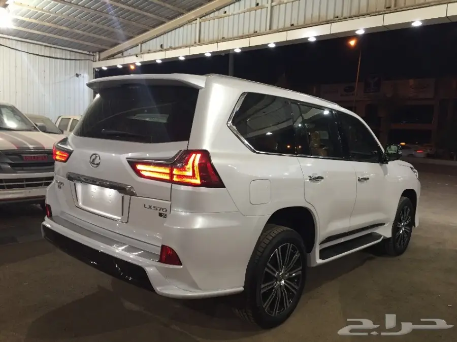 لكزس LX570 سعودي فل كامل 2018 لدى معرض عبد المجيد الخضر الرياض الشفاء (image 8)
