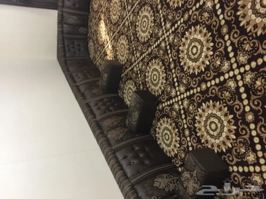 مجلس رجالي شبه جديد للبيع