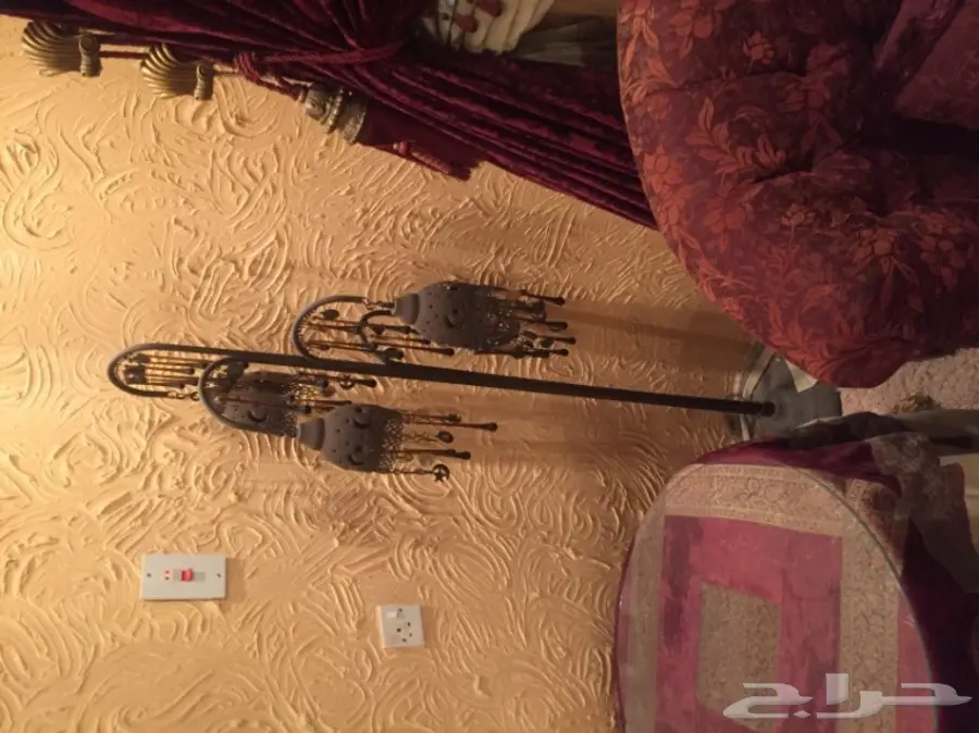 للبيع كنب نظيف مع الطاولات والستاره وابجورتين (image 4)