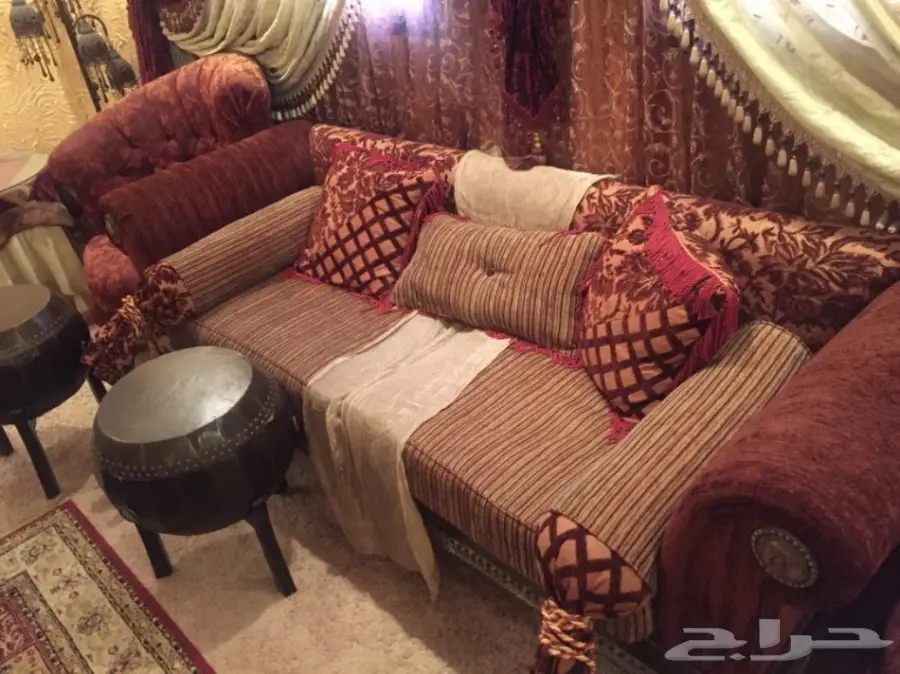 للبيع كنب نظيف مع الطاولات والستاره وابجورتين (image 5)