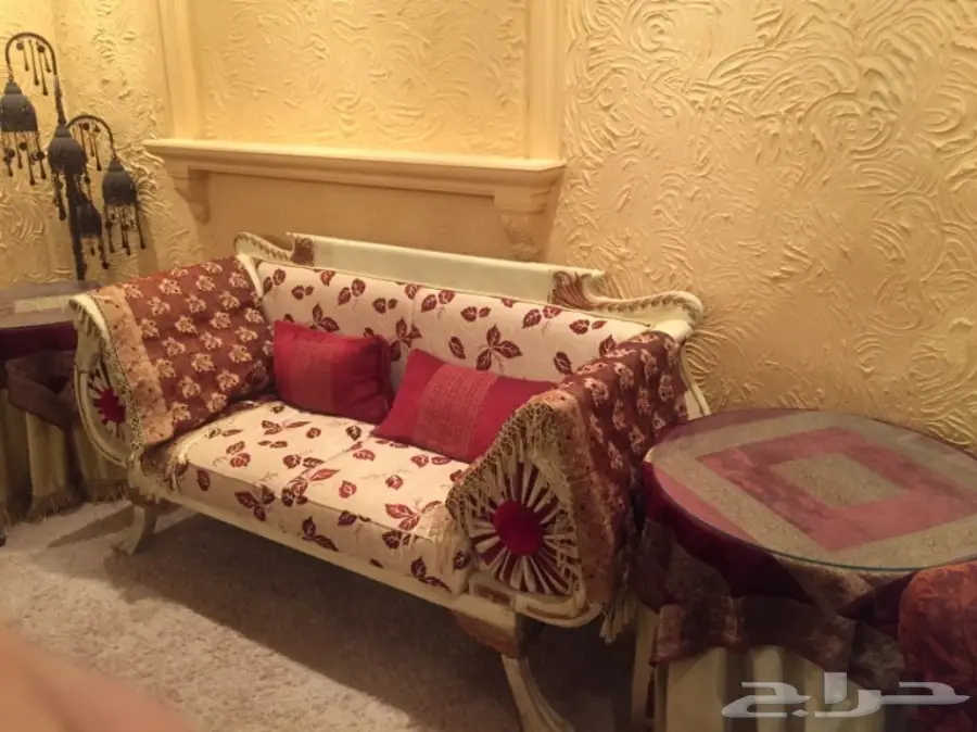 للبيع كنب نظيف مع الطاولات والستاره وابجورتين (image 6)