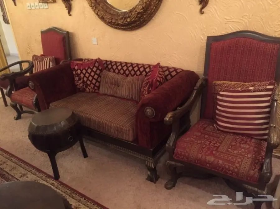 للبيع كنب نظيف مع الطاولات والستاره وابجورتين (image 7)