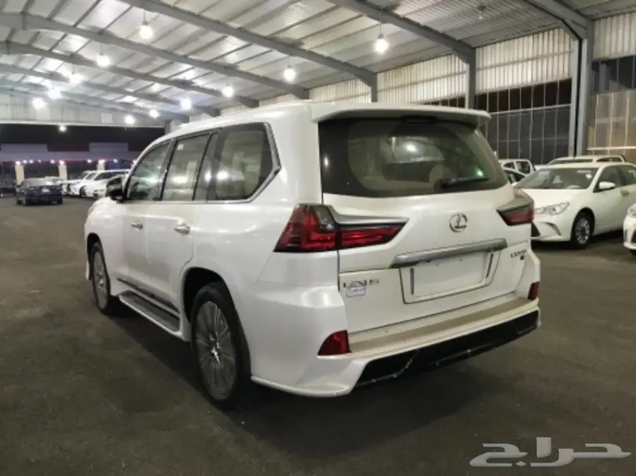 لكزس LX 570 فل كمل سعودي 2018 بيج  (image 2)
