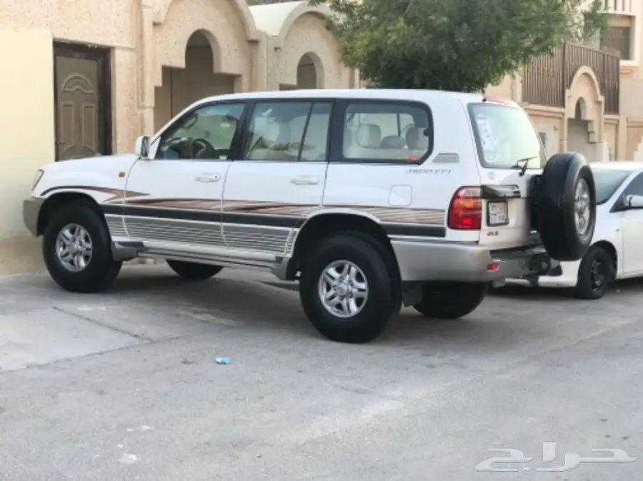 لاندكروزر 2000 جي اكس ار 