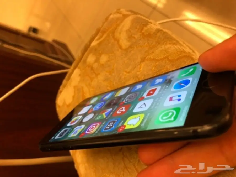 للبيع ايفون 7 اسود 256 جيجا ب 1400 نظيف  (image 5)