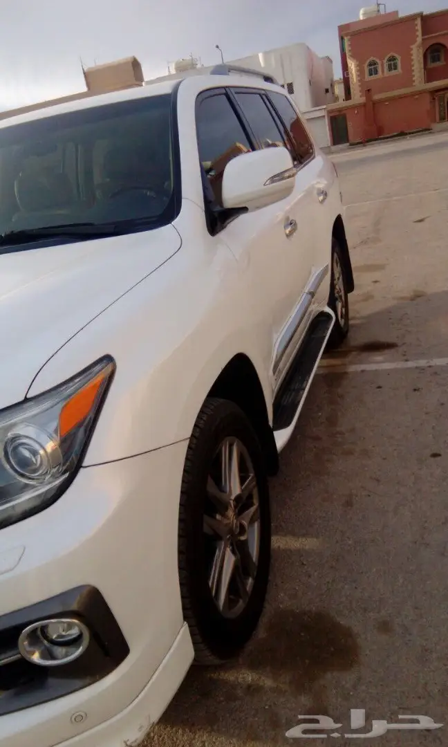 جيب لكزس أبيض نظيف بإسم راعيه وكاله 