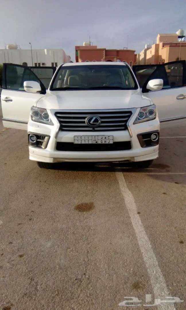 جيب لكزس أبيض نظيف بإسم راعيه وكاله  (image 2)